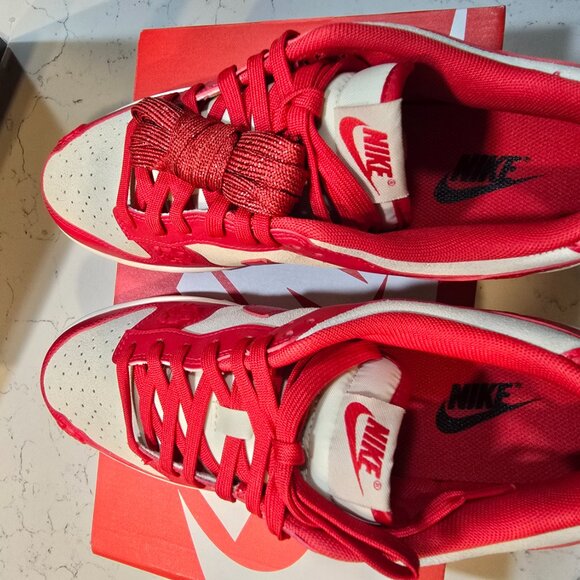 Nike Dunk Low Red Roses HF1986-100 Mens Size 10 Skateboarding Lifestyle SNEAKERS - Picture 7 of 9